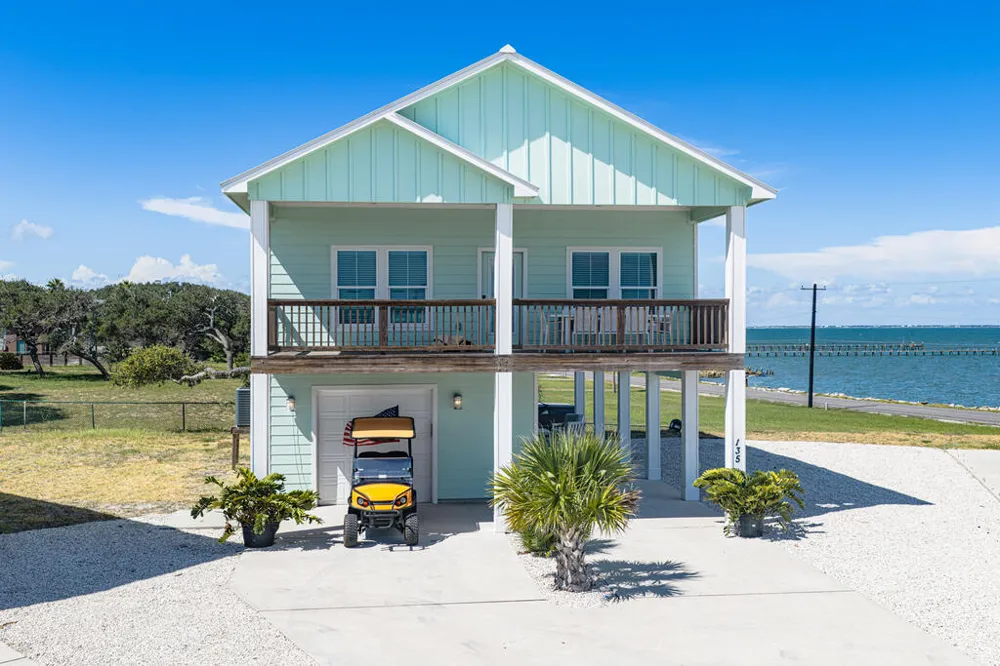 135 Seven Palms Dr. Rockport, TX 78382