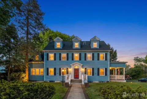 833 Salem Avenue