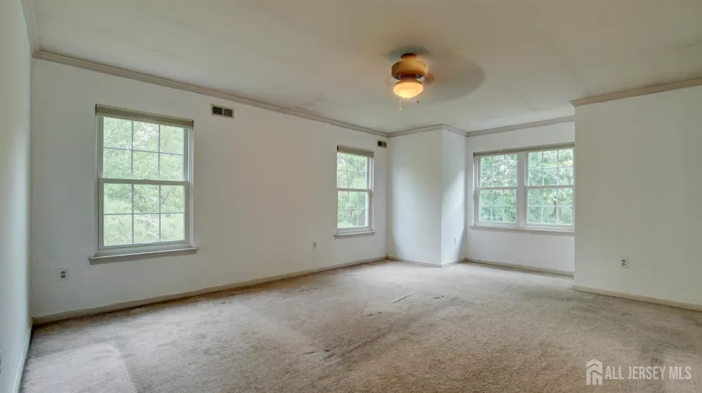 8 Forden Court Sayreville, NJ 08872
