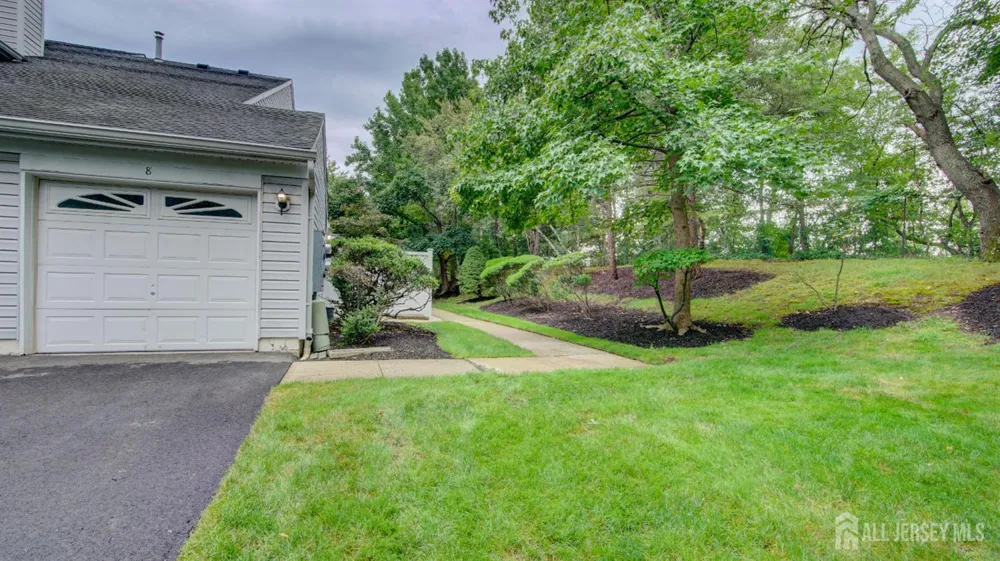 8 Forden Court Sayreville, NJ 08872