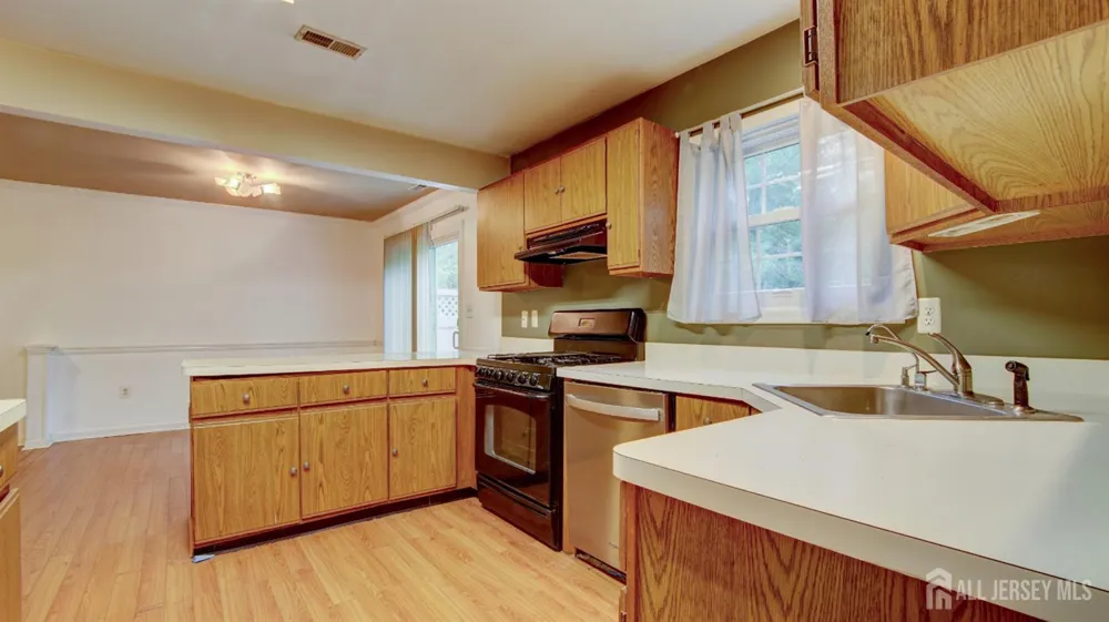 8 Forden Court Sayreville, NJ 08872
