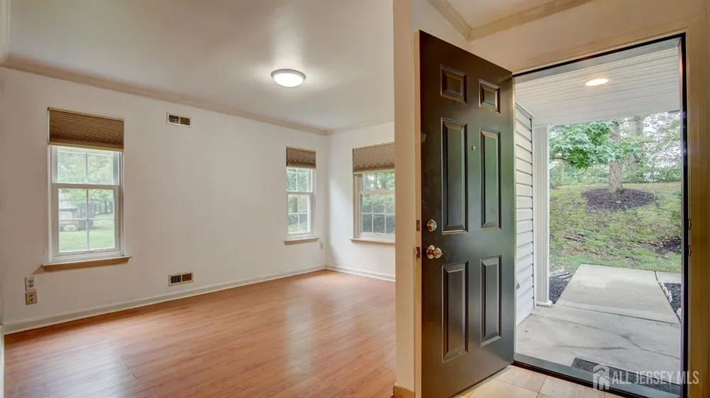 8 Forden Court Sayreville, NJ 08872