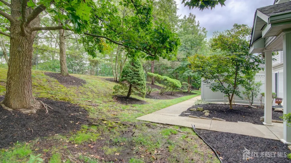 8 Forden Court Sayreville, NJ 08872