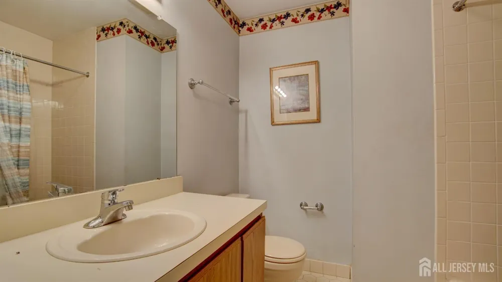 8 Forden Court Sayreville, NJ 08872