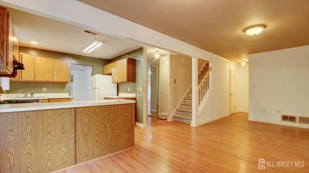 8 Forden Court Sayreville, NJ 08872