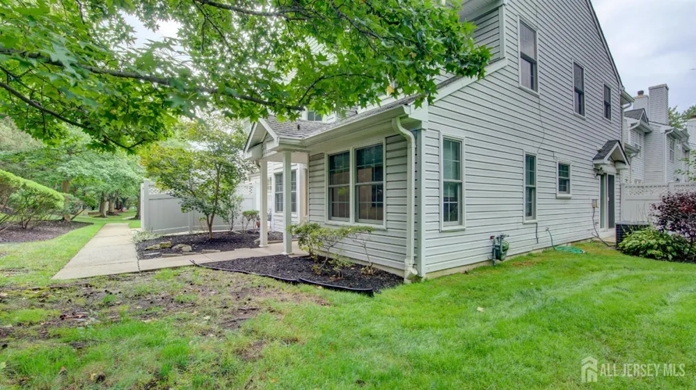 8 Forden Court Sayreville, NJ 08872