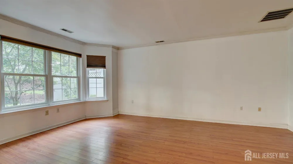 8 Forden Court Sayreville, NJ 08872