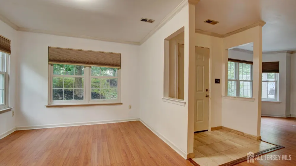 8 Forden Court Sayreville, NJ 08872