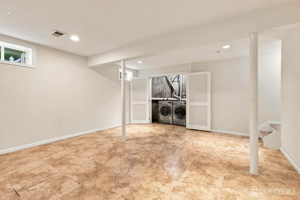 39 Hamilton Avenue Edison, NJ 08820