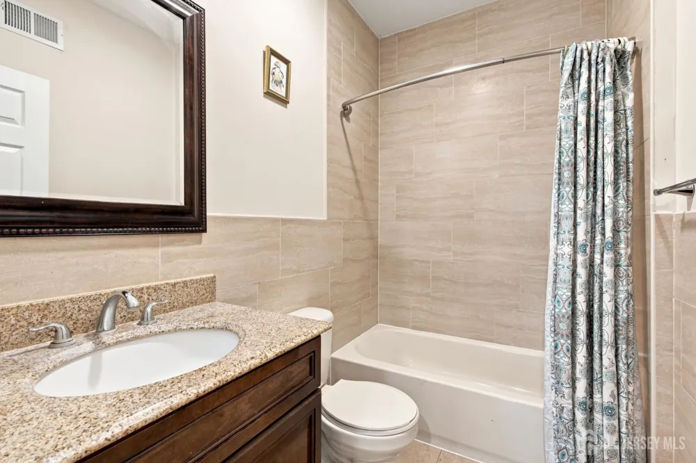 39 Hamilton Avenue Edison, NJ 08820
