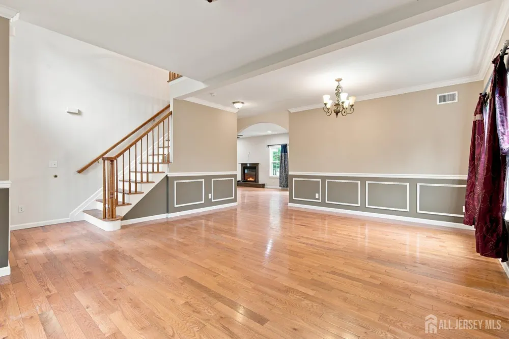 39 Hamilton Avenue Edison, NJ 08820