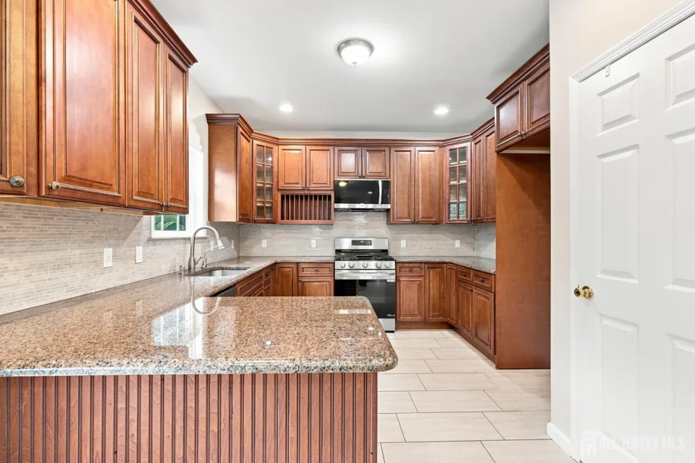 39 Hamilton Avenue Edison, NJ 08820