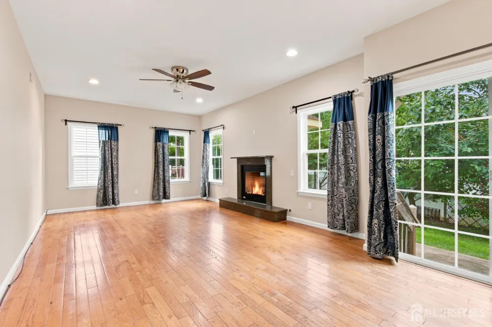 39 Hamilton Avenue Edison, NJ 08820
