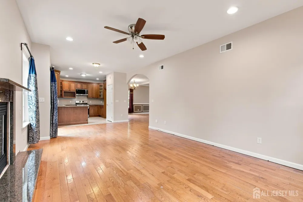 39 Hamilton Avenue Edison, NJ 08820