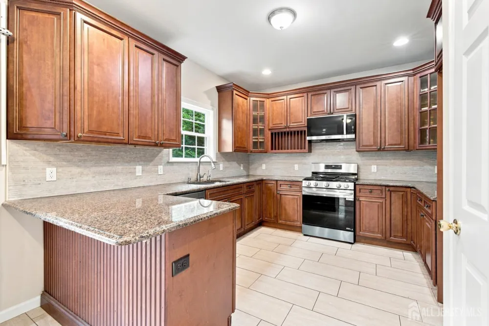 39 Hamilton Avenue Edison, NJ 08820