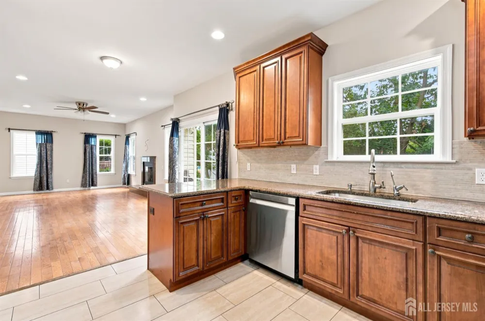 39 Hamilton Avenue Edison, NJ 08820