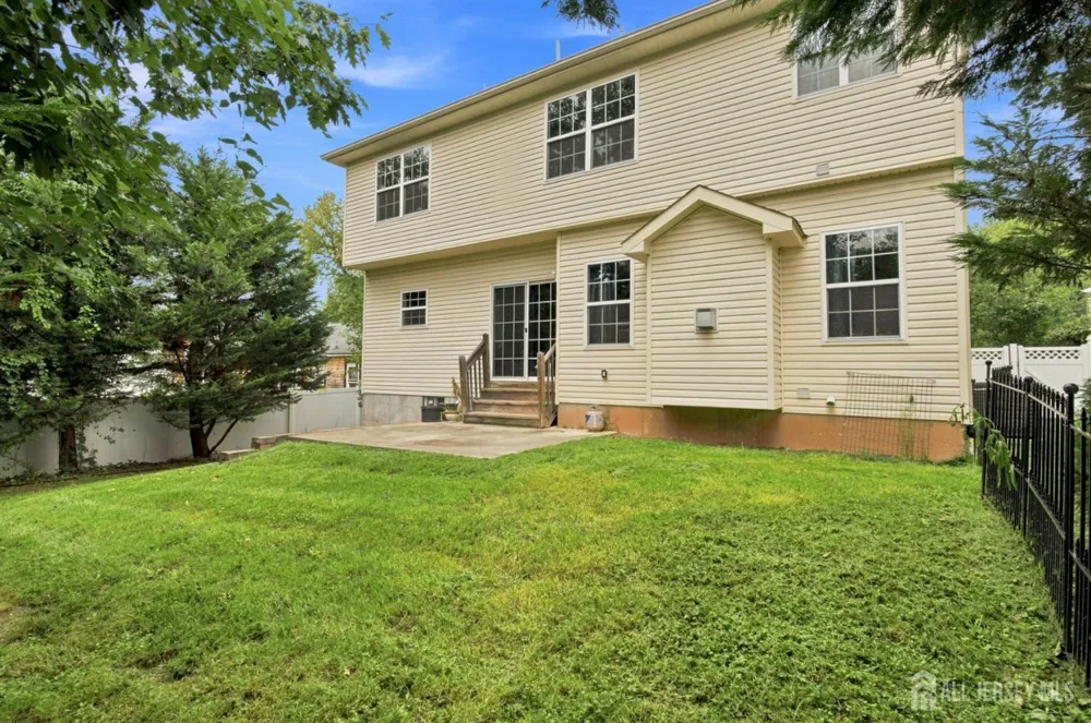 39 Hamilton Avenue Edison, NJ 08820