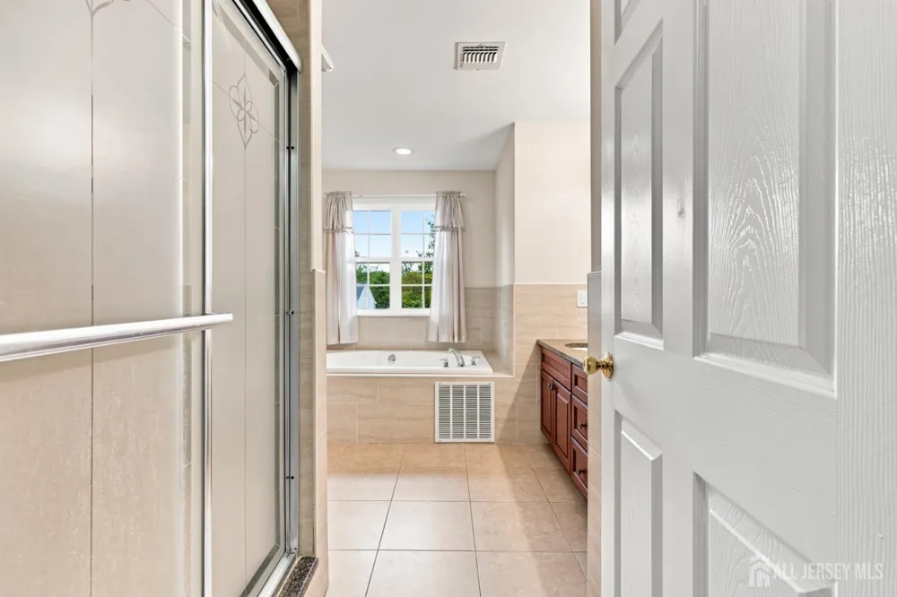 39 Hamilton Avenue Edison, NJ 08820