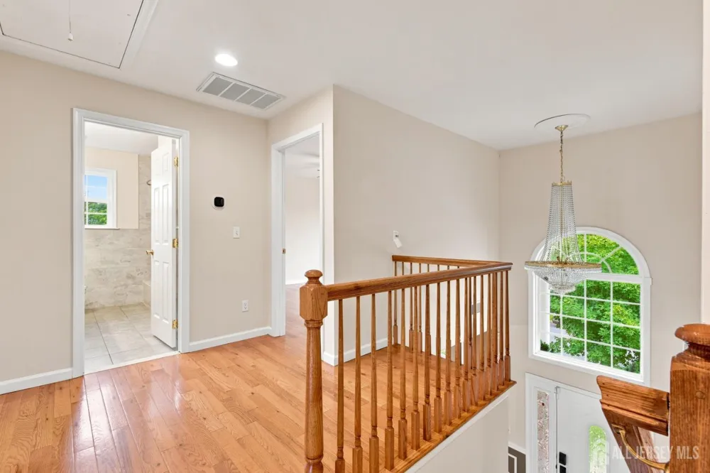 39 Hamilton Avenue Edison, NJ 08820