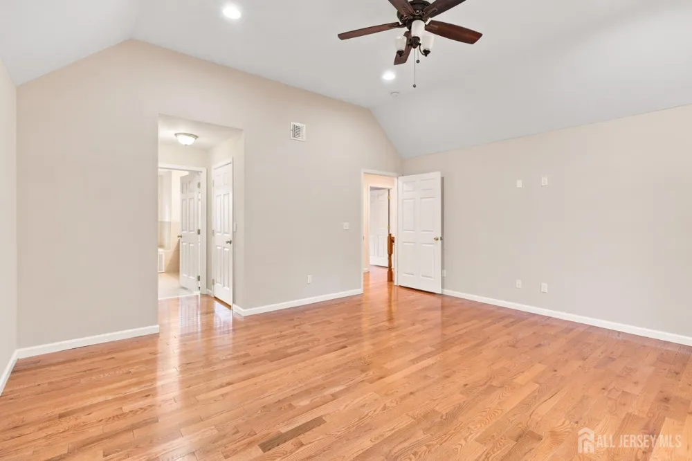 39 Hamilton Avenue Edison, NJ 08820