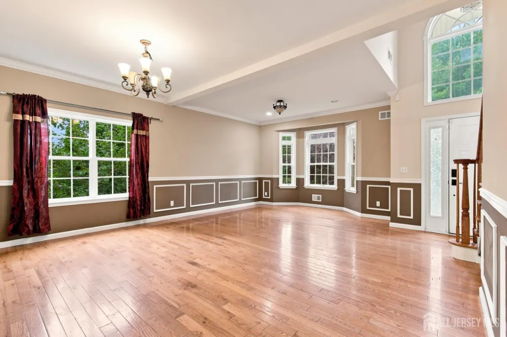 39 Hamilton Avenue Edison, NJ 08820