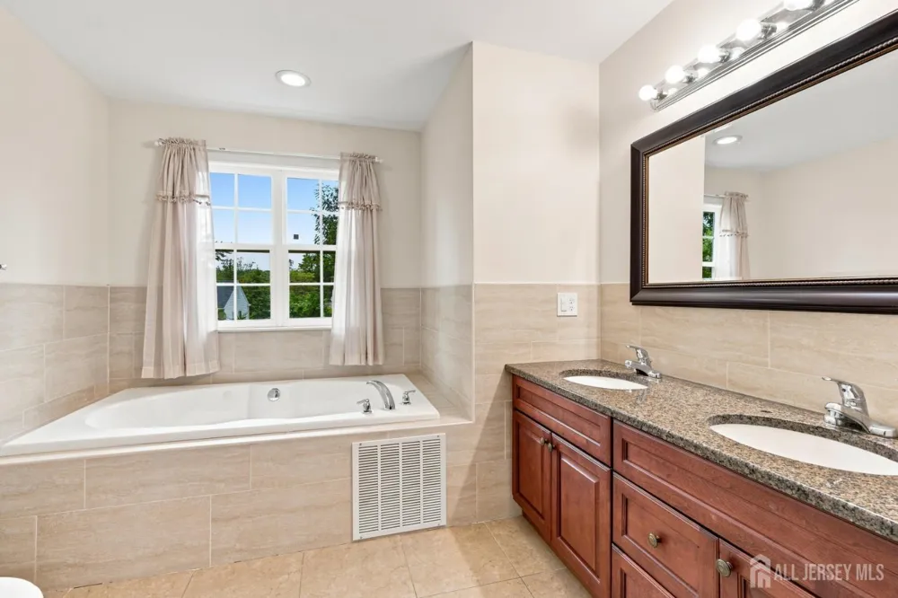 39 Hamilton Avenue Edison, NJ 08820