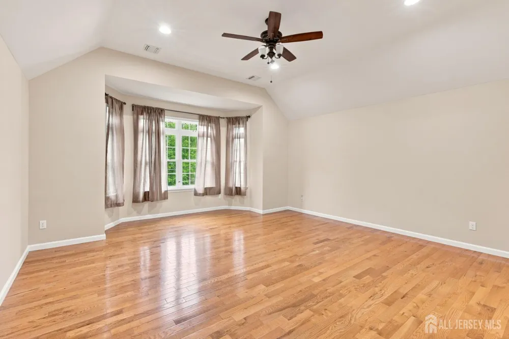 39 Hamilton Avenue Edison, NJ 08820