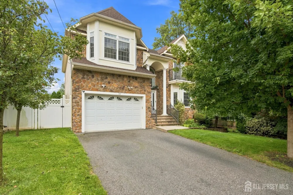 39 Hamilton Avenue Edison, NJ 08820