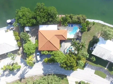 309 E Calzada De Bougainville