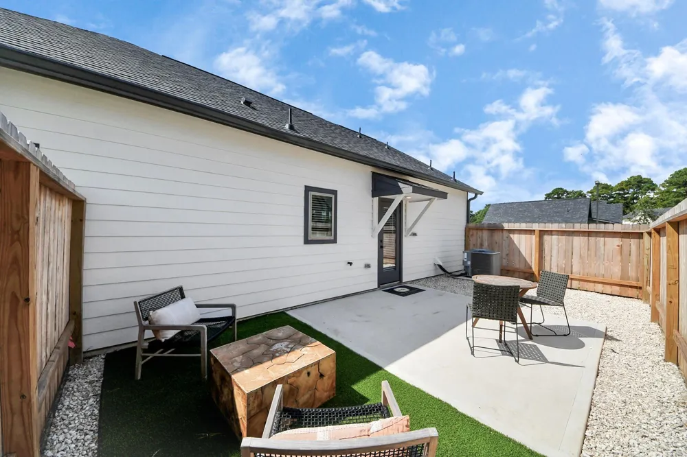 7711 Longmire Road #2 Conroe, TX 77304