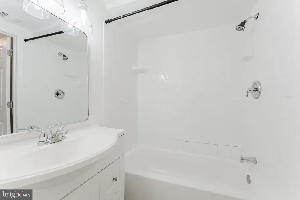 5800 TORINGTON DRIVE #833 Springfield, VA 22152