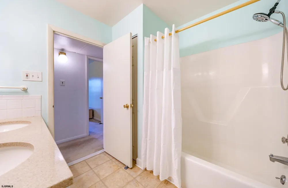 4442 West Ave Ocean City, NJ 08226