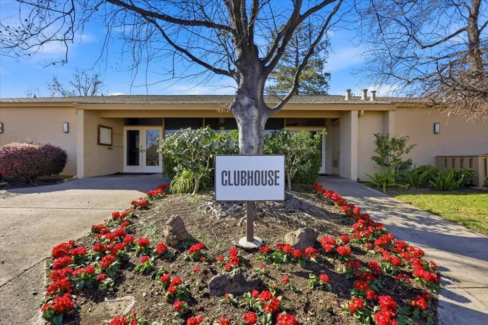125 Connemara Way #115 Sunnyvale, CA 94087