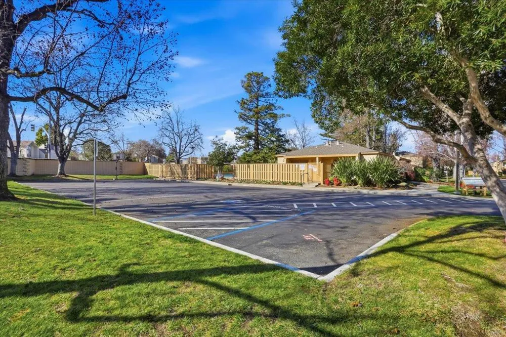 125 Connemara Way #115 Sunnyvale, CA 94087