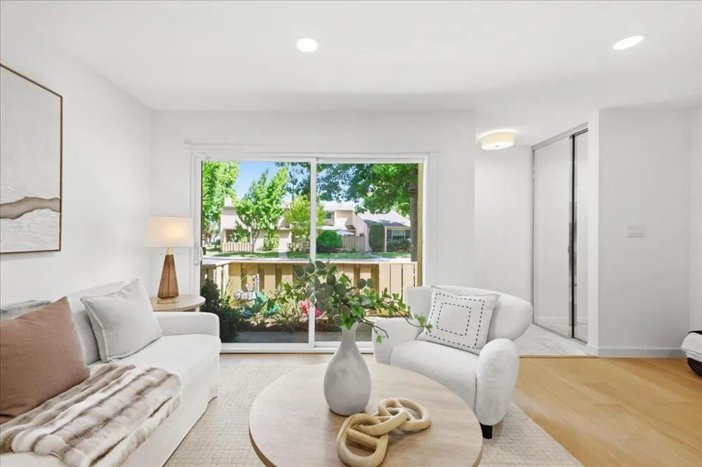 125 Connemara Way #115 Sunnyvale, CA 94087