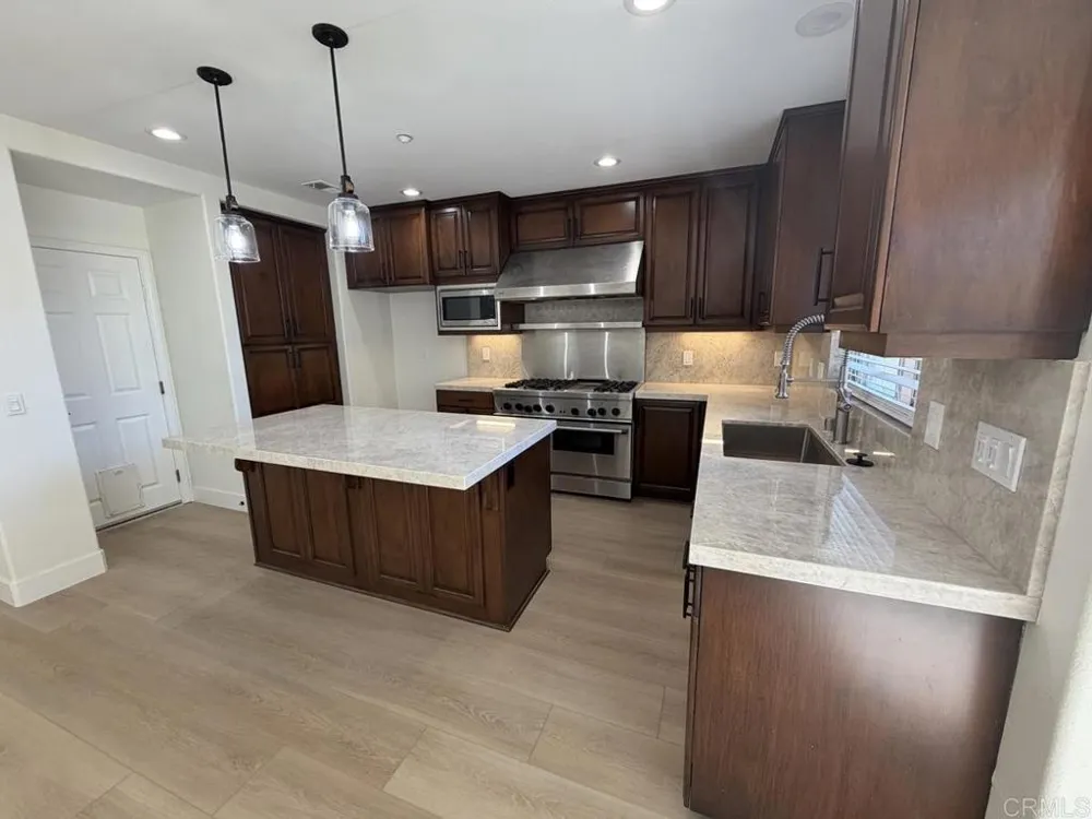 251 Rios Avenue Solana Beach, CA 92075