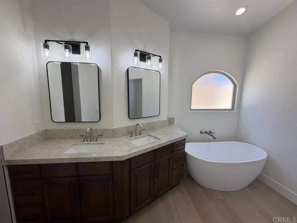 251 Rios Avenue Solana Beach, CA 92075