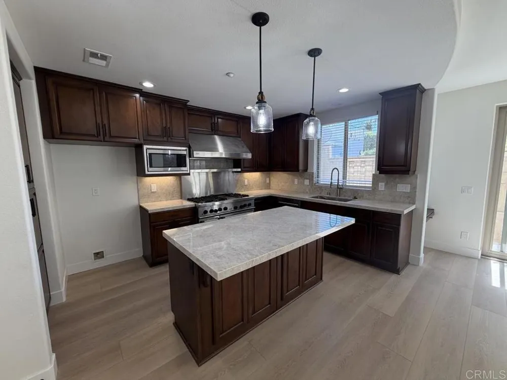 251 Rios Avenue Solana Beach, CA 92075