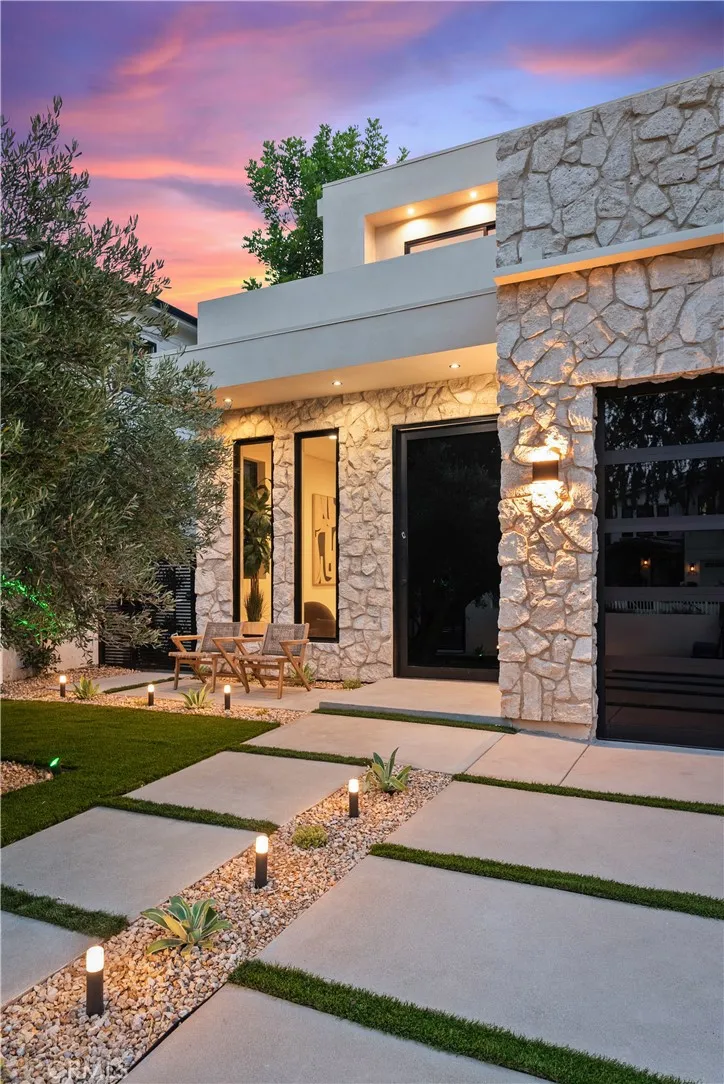 4329 Farmdale Avenue Studio City, CA 91604