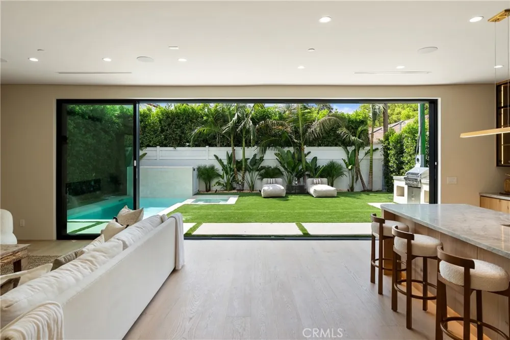 4329 Farmdale Avenue Studio City, CA 91604