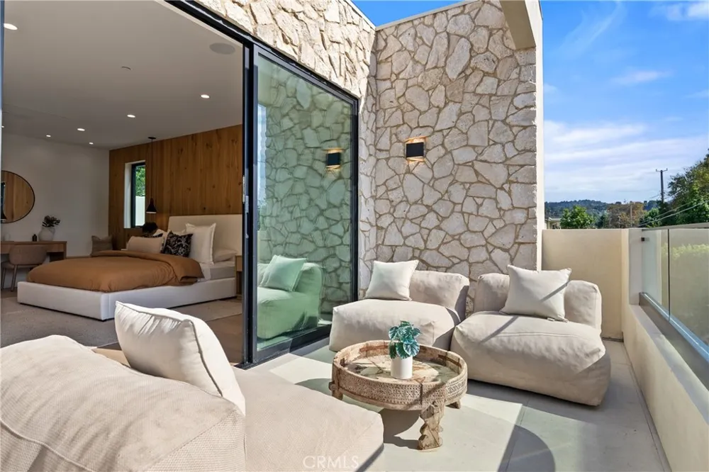 4329 Farmdale Avenue Studio City, CA 91604