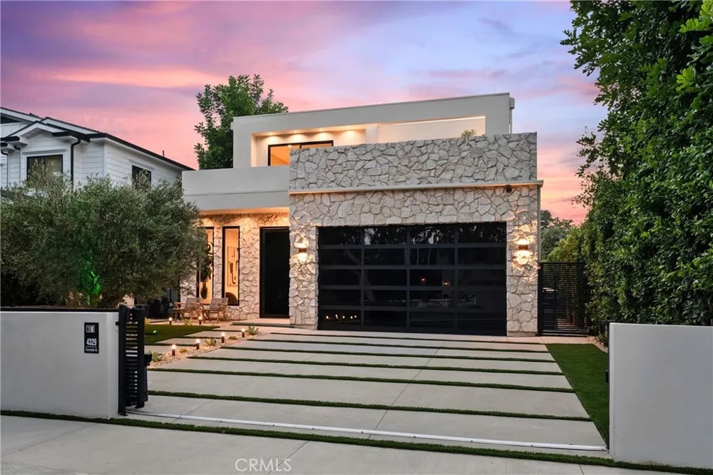 4329 Farmdale Avenue Studio City, CA 91604