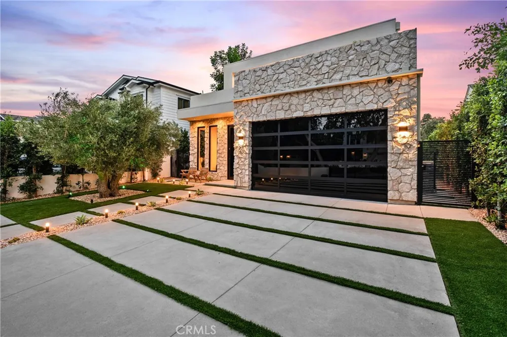 4329 Farmdale Avenue Studio City, CA 91604
