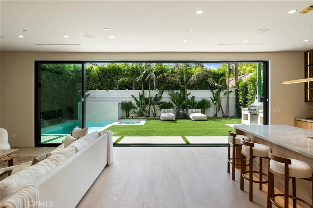 4329 Farmdale Avenue Studio City, CA 91604