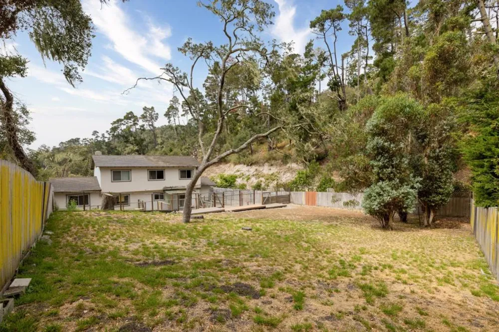 25455 Canada Valley Drive Carmel, CA 93923