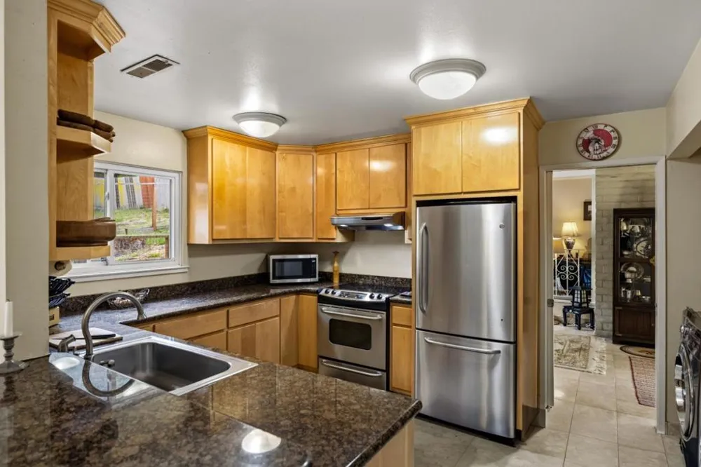 25455 Canada Valley Drive Carmel, CA 93923