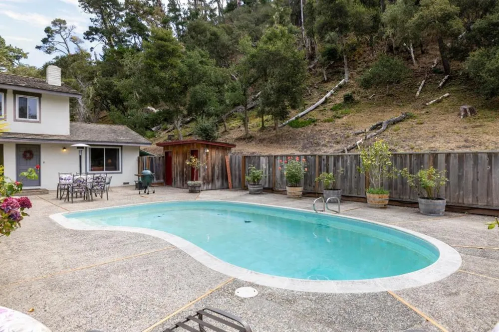 25455 Canada Valley Drive Carmel, CA 93923