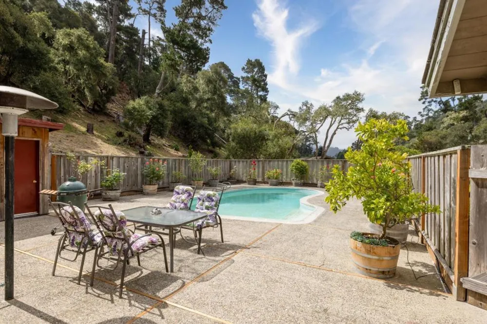 25455 Canada Valley Drive Carmel, CA 93923