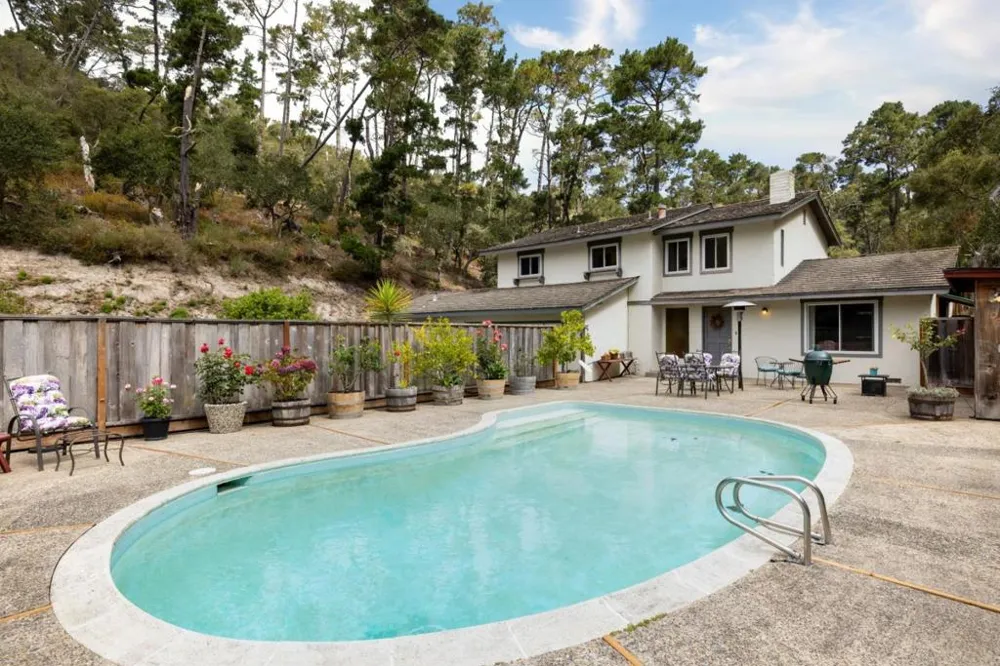 25455 Canada Valley Drive Carmel, CA 93923