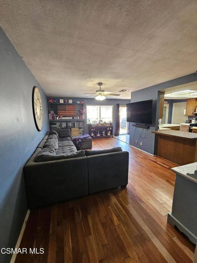 1287 Nonchalant Drive Simi Valley, CA 93065